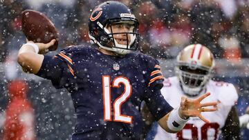 CHICAGO, IL - DECEMBER 04: Quarterback Matt Barkley #12 of the Chicago Bears throws the football in the second quarter against the San Francisco 49ers at Soldier Field on December 4, 2016 in Chicago, Illinois.   Jonathan Daniel/Getty Images/AFP
 == FOR NEWSPAPERS, INTERNET, TELCOS &amp; TELEVISION USE ONLY ==