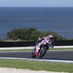 Zarco domina por la mañana y por la tarde con los favoritos delante