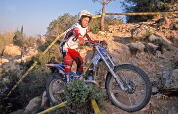 En 2003 ganó el Campeonato de Europa de trial juvenil en la categoría de 250 cc y en 2004 el Campeonato del Mundo de trial junior con Sherco. Desde entonces estuvo compitiendo en el Campeonato del Mundo de trial y en el Campeonato de España. En 2005 pasó a pilotar una Montesa, cambiando en 2006 a Beta. El año siguiente, 2007, abandonó definitivamente la competición.