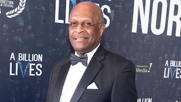 Herman Cain asiste al estreno norteamericano de &#039;Mil millones de vidas&#039; en el Pabst Theatre el 6 de agosto de 2016 en Milwaukee, Wisconsin. 