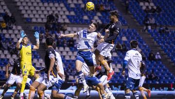 Santiago Ormeno of Puebla  during the 9th round match between Puebla and Pachuca as part of the Torneo Clausura 2024 Liga BBVA MX at Cuauhtemoc Stadium on February 20, 2024 in Puebla, Puebla, Mexico.
