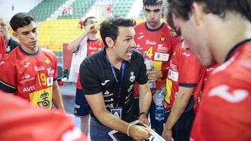 Javier Fernández dando instrucciones.