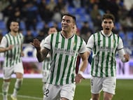 Isaac celebra el gol de la victoria del Córdoba en El Alcoraz.