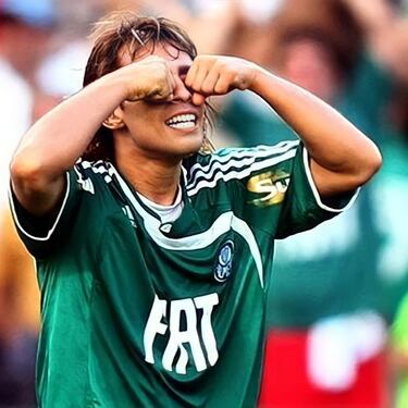 “Pagaba para ver jugar a Valdivia y por eso imité su celebración”