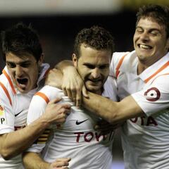 De un piscinazo flagrante de Messi al 'Pipo' haciendo historia