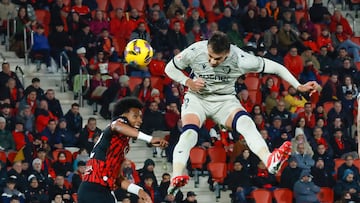 Budimir remata durante el partido ante el Mallorca.