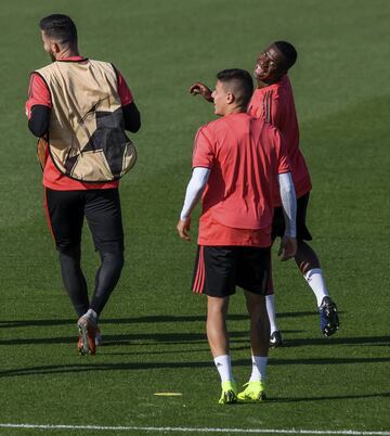 Vinicius Júnior se ha entrenado con el primer equipo tras ser expulsado y anotar un gol ayer en el partido del Castilla.