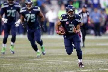  Russell Wilson QB de Seattle Seahawks, realizó varias jugadas de carrera de mucho mérito.