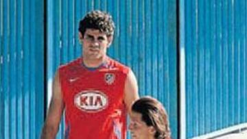 <b>PASAPORTE. </b>Diego, arriba, y Eller, debajo, son extracomunitarios.