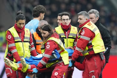 Fue trasladado rápidamente, primero al Hospital San Carlo y luego al San Paolo, ambos en Milán, donde disponen de unidades especializadas en cirugía maxilofacial.