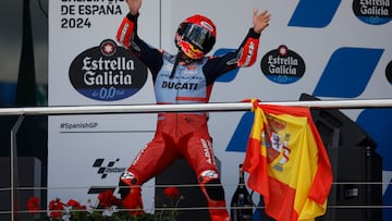 Marc Márquez celebra su segunda posición del podio en el GP de España.