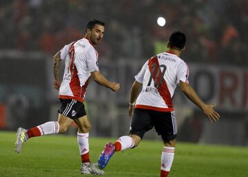 Celebración del gol de Ignacio Scocco.