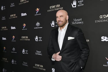 Jack Stanton es un presidente con un magnetismo personal fuera de lo común. John Travolta consigue transmitir ese atractivo del poder que logra que la gente vea negra una pared encalada. La comparación con el magnetismo personal de Bill Clinton hizo que se les comparara, aunque nadie admitió la relación entre el personaje de Travolta y el presidente Clinton. 