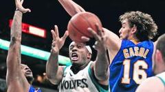 Gasol brilla y Odom asegura la victoria