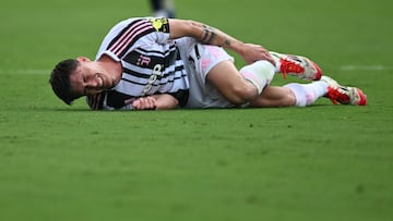 Juventus' Italian defender #37 Nicolo Savona reacts on the ground during the FIFA Club World Cup 2025 Group D football match between Italy's Juventus and England's Manchester City at the Camping World stadium in Orlando on June 26, 2025. (Photo by Chandan KHANNA / AFP)