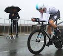 Froome golpea primero con más de medio minuto a sus rivales