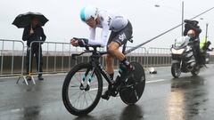 Susto para Froome y Bardet: cortados por una caída a 30 km