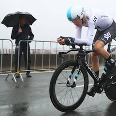 Froome golpea primero con más de medio minuto a sus rivales