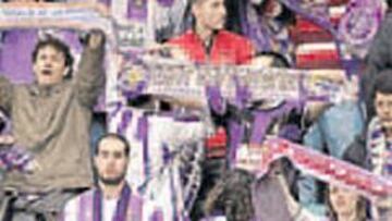 <b>FIESTA. </b> Los aficionados del Valladolid celebrarán el ascenso