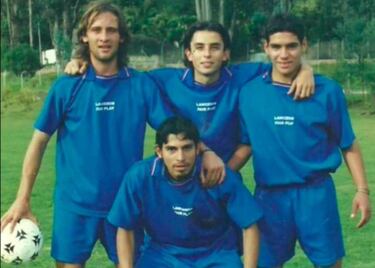 En Colombia, en Primera B, comenzó su andadura como futbolista. Aún no se sabía lo que podría dar de sí, aunque apuntaba maneras. Debutó con 13 años y 112 días en Lanceros contra Deportivo Pereira el 28 de agosto de 1999, siendo el jugador más joven en debutar en un torneo profesional en Colombia. En Lanceros jugó en 1999 y 2000. El 25 de julio de 2000 marcó su primer gol con Lanceros, ante El Cóndor.