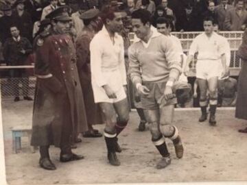 Adauto Iglesias jugó en el Real Madrid y con 31 años se marchó a Australia, donde fue pionero del 'soccer' e ídolo de la afición.