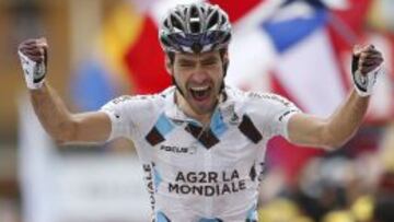 Christophe Riblon entra victorioso en la línea de meta de L'Alpe d'Huez.