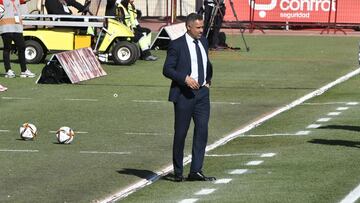 El entrenador del Almer&iacute;a Jos&eacute; Gomes dirige a sus jugadores durante el partido de Copa del Rey ante el Alav&eacute;s.