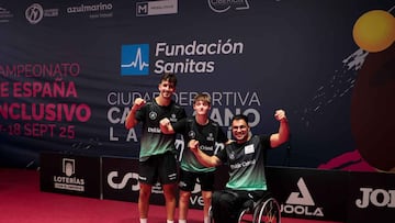 Los jugadores de Fuente del Maestre celebran su victoria
