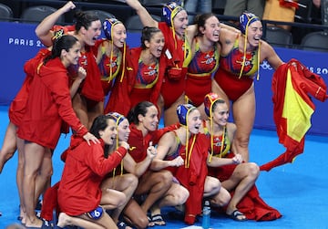 La selección española femenina de waterpolo se ha impuesto a Países Bajos en una semifinal de infarto en #París2024 con penaltis (18-19)