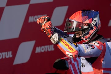 Jorge Martín, celebra su victoria en el campeonato del mundo de MotoGP.