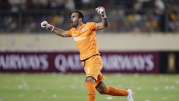 AME6252. LIMA (PER&Uacute;), 28/01/2020.- El arquero de Universitario de Deportes Jos&eacute; Carvallo celebra un gol este martes en un partido de la primera ronda de la Copa Libertadores entre Universitario de Deportes de Per&uacute; y Carabobo de Venezu