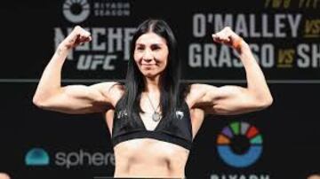 Irene Aldana es otra de las mexicanas que se encuentran en UFC y tiene un récord de 15-8.