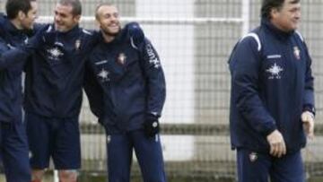 <b>BUEN AMBIENTE. </b>Camacho, sonriente en el entrenamiento de ayer, como Pandiani y compañía.