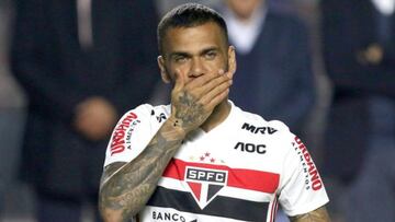 Bombazo de Ver&oacute;n: quiere a Dani Alves para Estudiantes