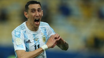 RIO DE JANEIRO, BRAZIL - JULY 10: Angel Di Maria of Argentina celebrates after scoring the first goal of his team during the final of Copa America Brazil 2021 between Brazil and Argentina at Maracana Stadium on July 10, 2021 in Rio de Janeiro, Brazil. (Photo by Alexandre Schneider/Getty Images)