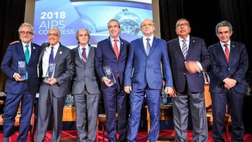 La Asociación Internacional de la Prensa Deportiva (AIPS) reunió ayer en Bruselas por vez primera a los representantes de las dos candidaturas al Mundial de 2026.