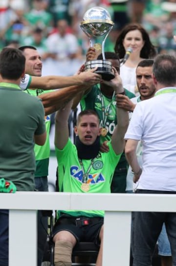 Emotivo homenaje a las víctimas del accidente aéreo de Chapecoense 