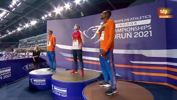 El bronce holand谷s se llev車 la mano al pecho en el himno de Espa?a por el triunfo de Husillos