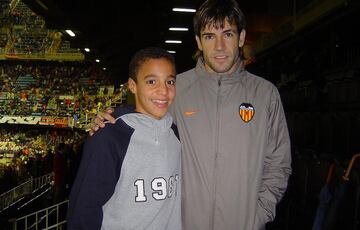 Su vínculo con el club valencianosta viene de largo como se puede comprobar en esta foto con el ex jugador 'che', Albelda. 
