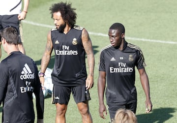 El Madrid entrena pensando en el debut liguero en el Bernabéu