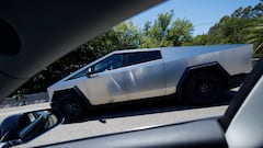 Nobody wants the Tesla Cybertruck and now Musk is trying to sell it to the government as “armored electric vehicles”