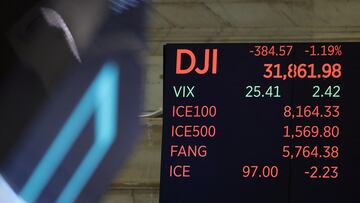 Some financial institutions believe the recent bank collapses, indicate a higher risk of the US economy entering a recession. What are the experts saying?