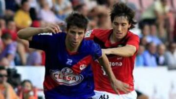 <b>UNA PERSECUCIÓN. </b>Walter no puede atrapar a Borja, como el Nàstic no pudo igualar el gol del Rayo.