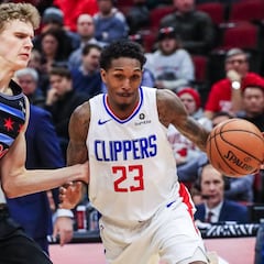 Llega tarde al partido y aun así consigue su primer triple-doble