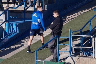 Vada abandona la sesi¨®n tras la charla inicial.