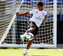 Varane: "Estoy muy feliz por volver a entrenar con el balón"