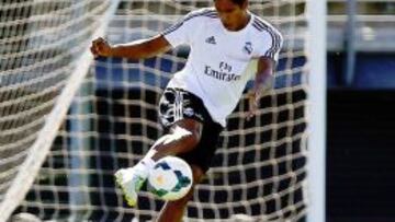 Varane ya trabaja con balón.