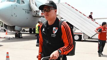 Juan Fernando Quintero en un viaje con el plantel de River Plate.