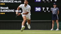 Novak Djokovic necesitó llegar a dos tie-breaks para vencer al polaco Hurkacz en cuatro sets y avanzar a los
