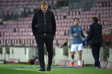 Barcelona's Dutch coach Ronald Koeman walks on the sideline during the UEFA Champions League group G football match between Barcelona and Dynamo Kiev at the Camp Nou stadium in Barcelona, on November 4, 2020. (Photo by LLUIS GENE / AFP)